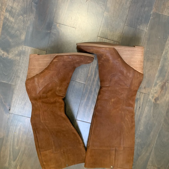 Tan long boots - Picture 6 of 8